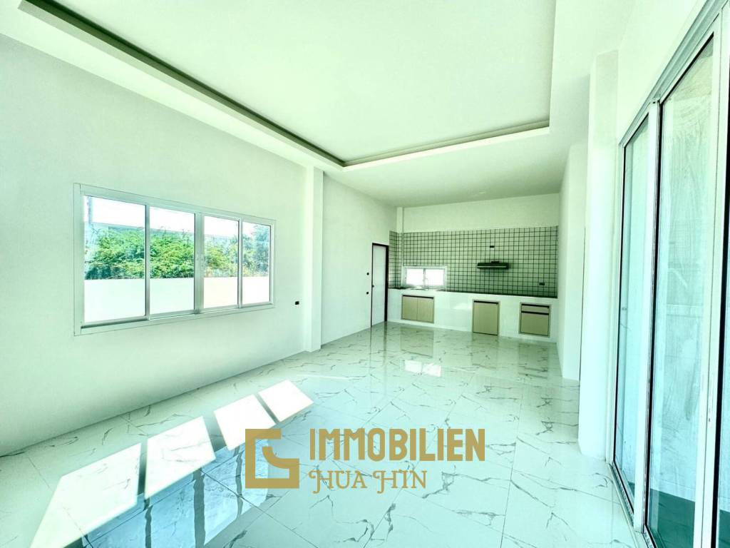 Brandneues frei stehendes Haus mit 3 Schlafzimmern in Soi 102