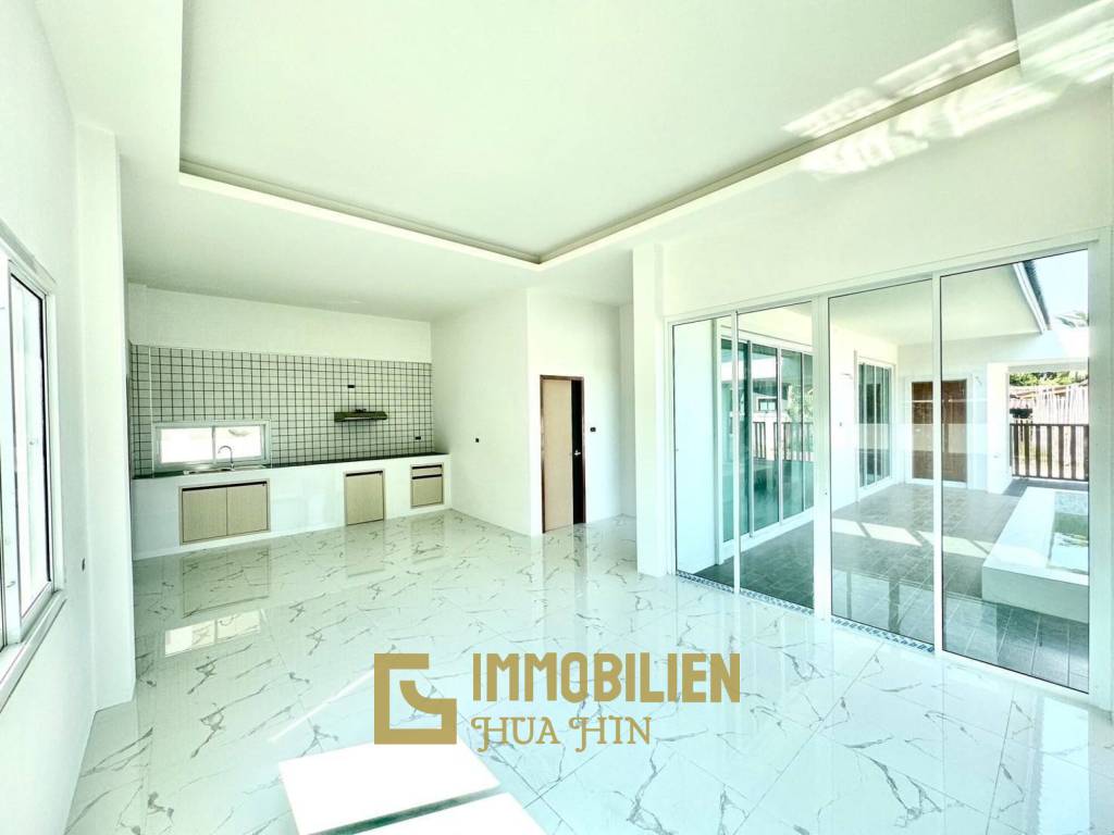 Brandneues frei stehendes Haus mit 3 Schlafzimmern in Soi 102