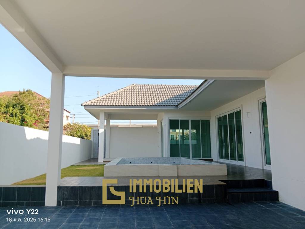 Brandneues frei stehendes Haus mit 3 Schlafzimmern in Soi 102