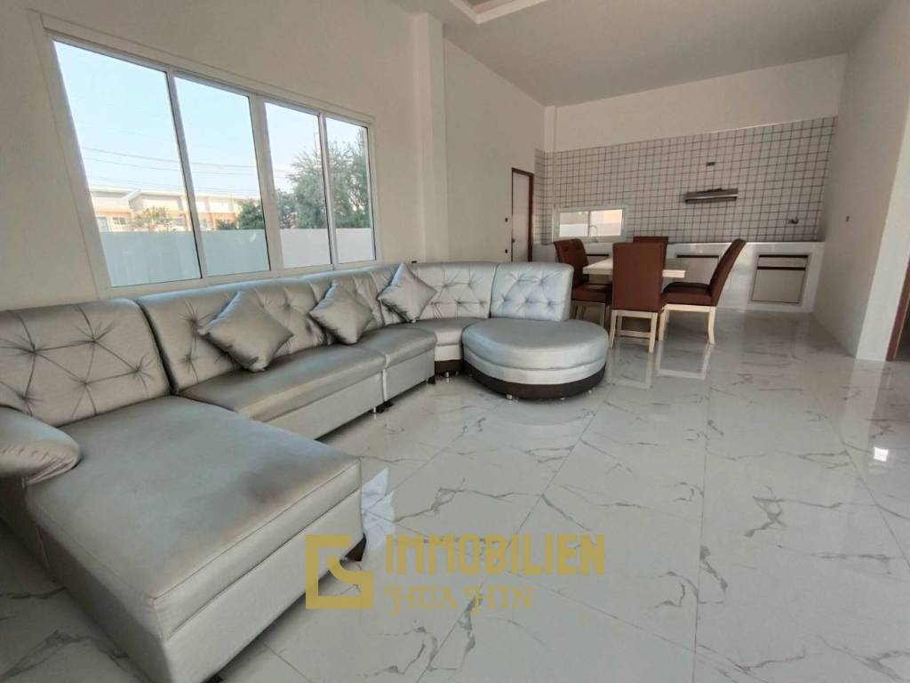 Brandneues frei stehendes Haus mit 3 Schlafzimmern in Soi 102