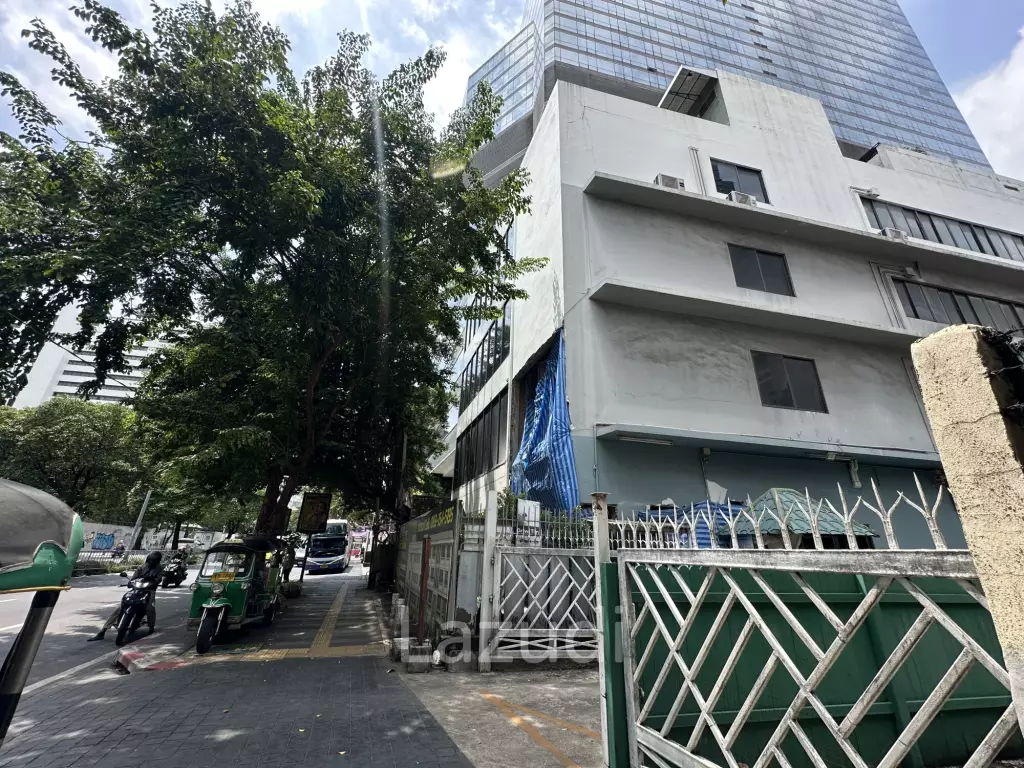Prime Retail Space for Restaurant in Si Lom Bangkok