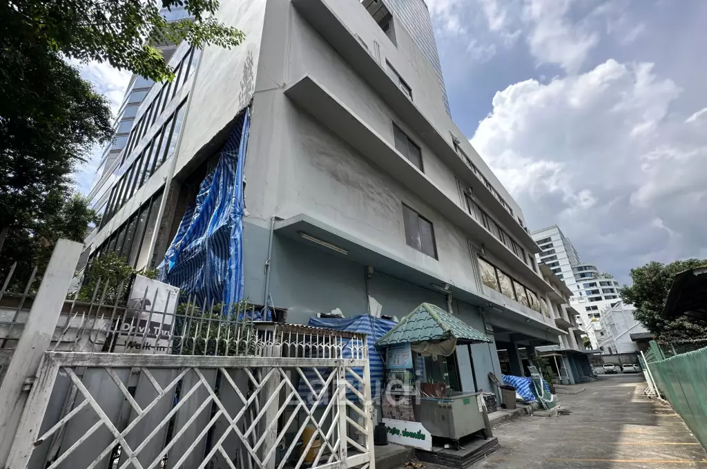 Prime Retail Space for Restaurant in Si Lom Bangkok