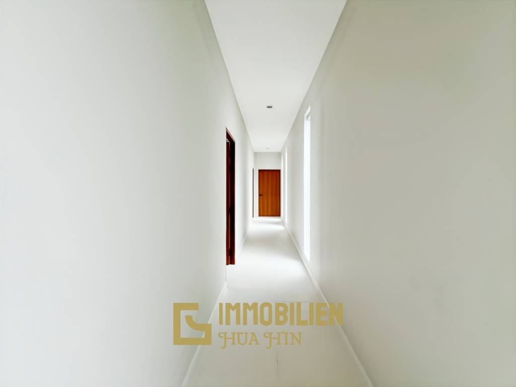 4 Schlafzimmer + 4 Bäder / 184 qm Wohnfläche / Pool