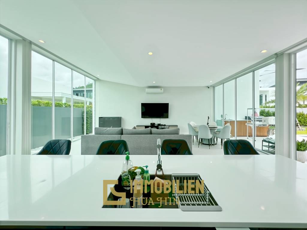 4 Schlafzimmer + 4 Bäder / 184 qm Wohnfläche / Pool