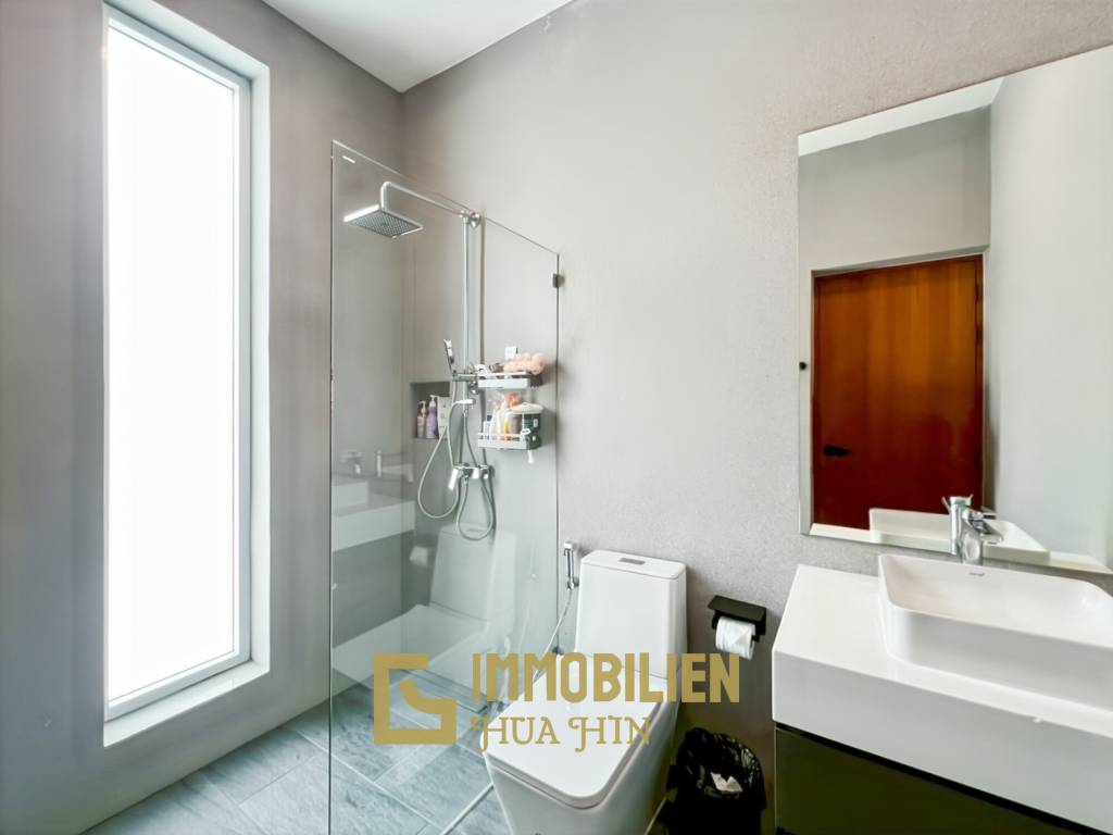 4 Schlafzimmer + 4 Bäder / 184 qm Wohnfläche / Pool