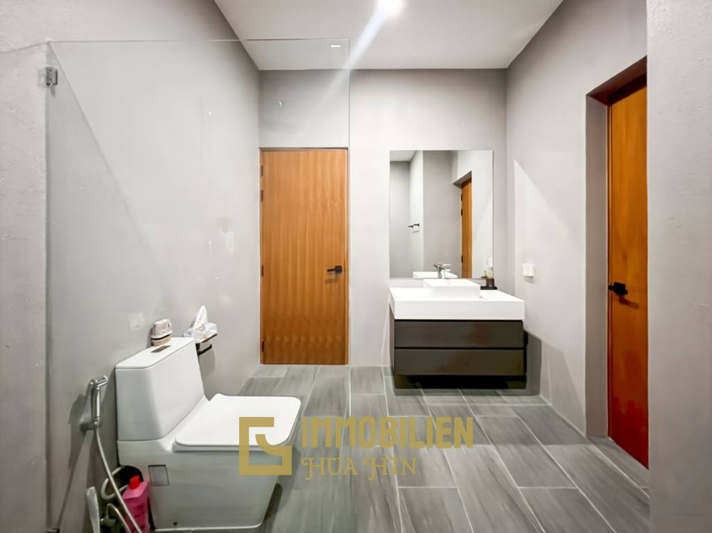 4 Schlafzimmer + 4 Bäder / 184 qm Wohnfläche / Pool