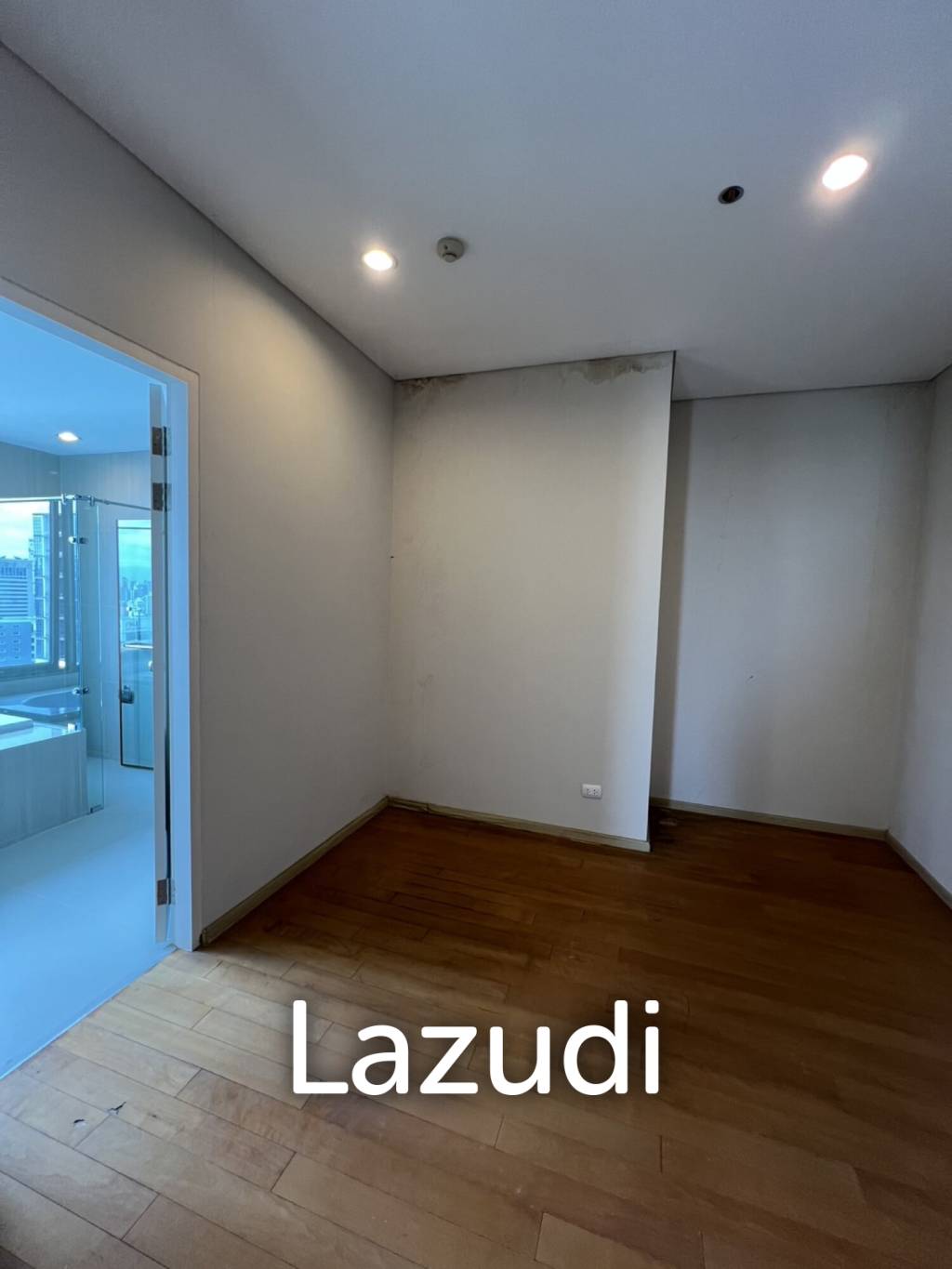 Luxurious 5-Bed Condo at Villa Asoke Bangkok