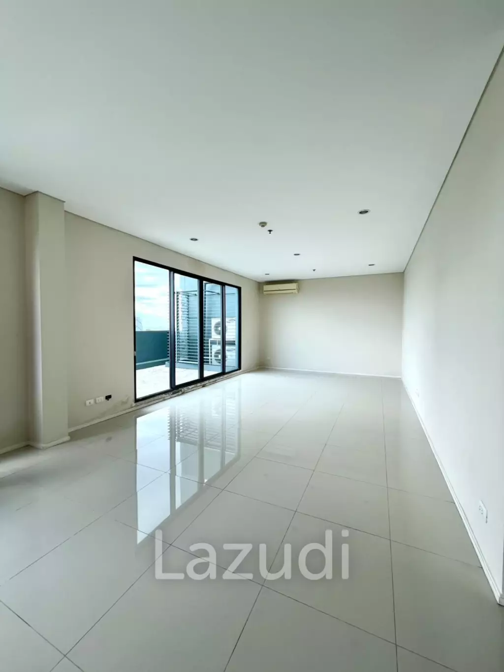 Luxurious 5-Bed Condo at Villa Asoke Bangkok