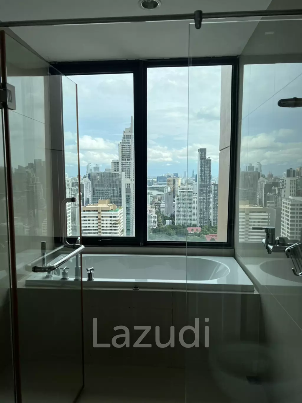 Luxurious 5-Bed Condo at Villa Asoke Bangkok