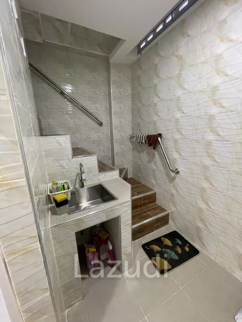 Commercial Townhouse for rent in Bang Rak Bangkok