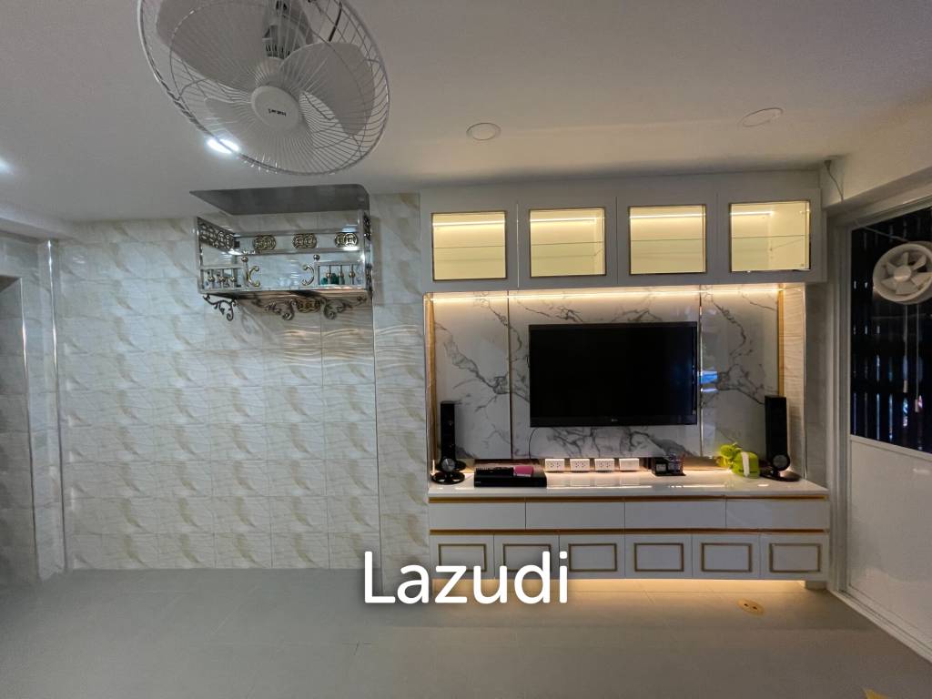 Commercial Townhouse for rent in Bang Rak Bangkok