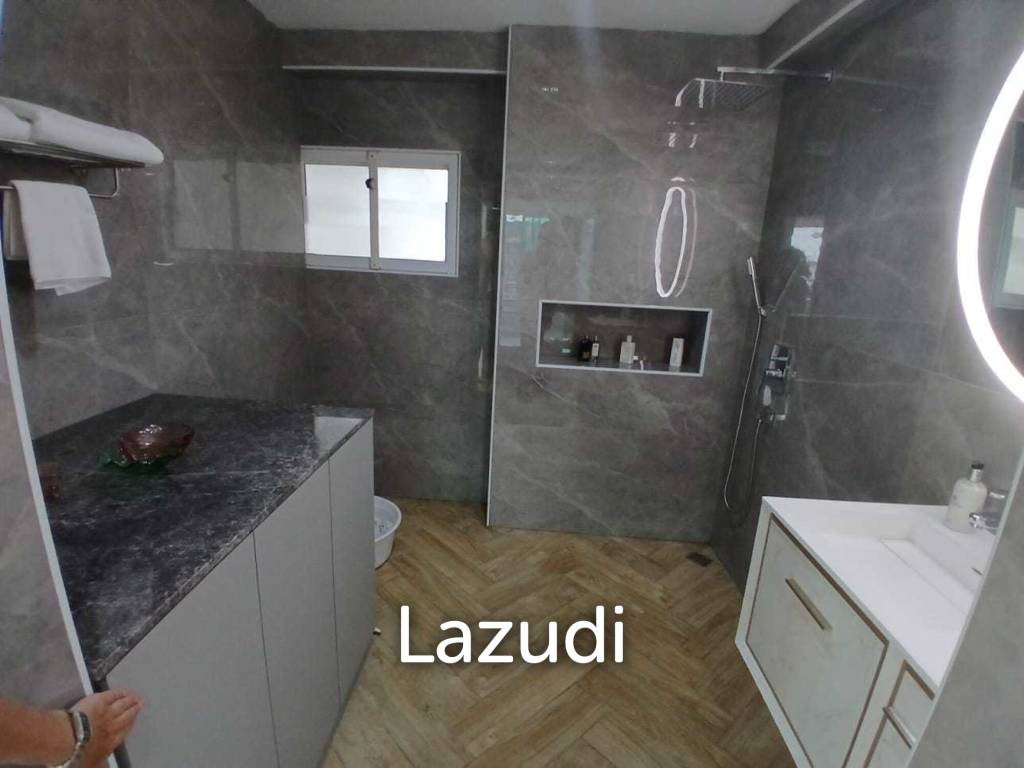1 Bedroom 1 Bathroom 87 SQ.M. Somphong Condotel