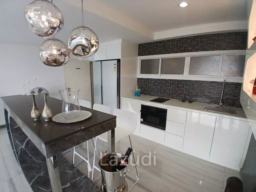 1 Bedroom 1 Bathroom 87 SQ.M. Somphong Condotel