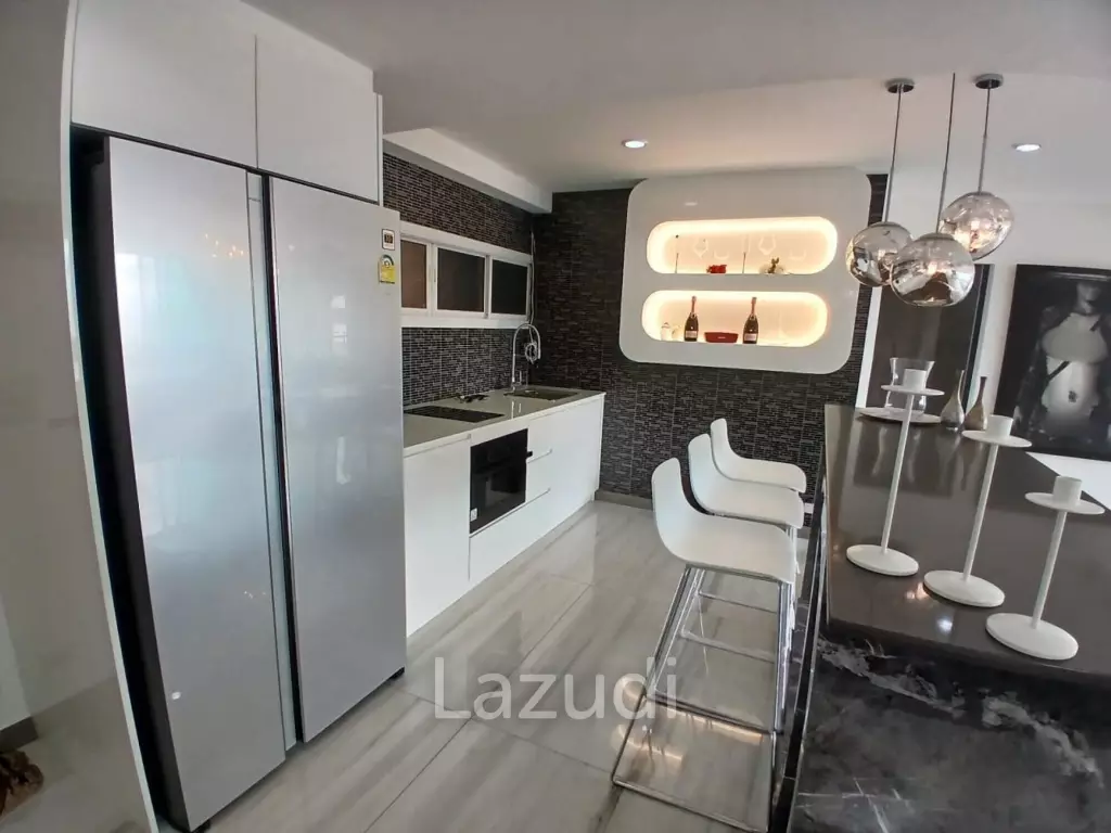 1 Bedroom 1 Bathroom 87 SQ.M. Somphong Condotel