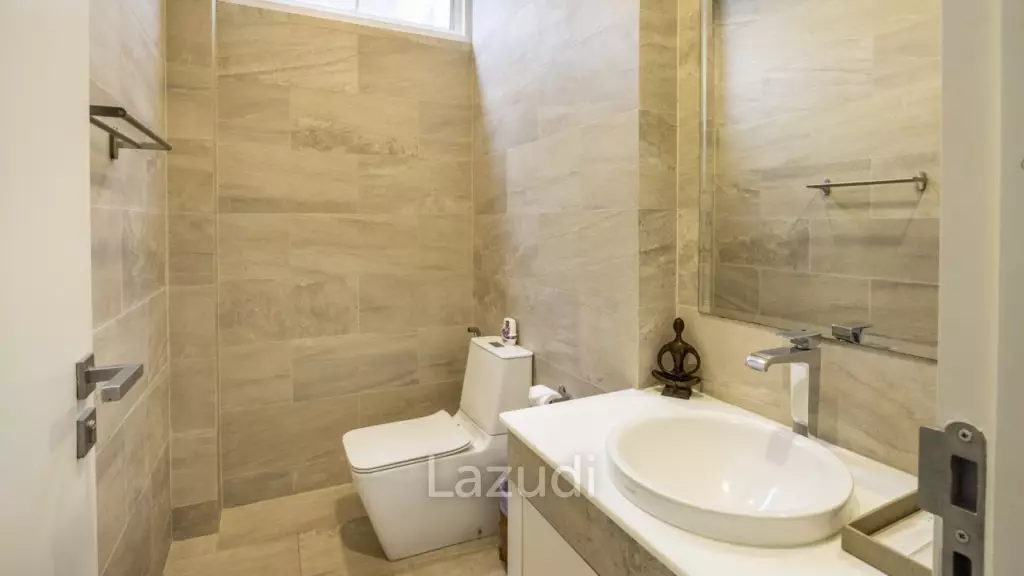 Modern Standalone 3-Bedroom Pool Villa for Sale in Soi Pasak