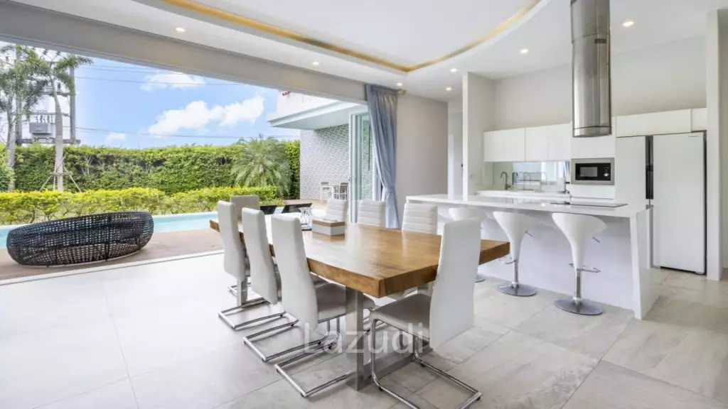 Modern Standalone 3-Bedroom Pool Villa for Sale in Soi Pasak