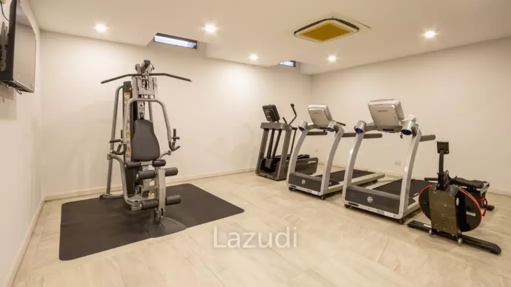 Modern Standalone 3-Bedroom Pool Villa for Sale in Soi Pasak