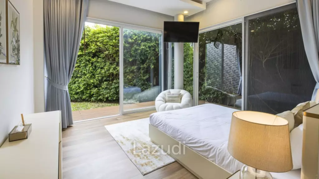 Modern Standalone 3-Bedroom Pool Villa for Sale in Soi Pasak