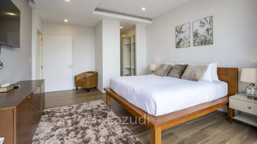 Modern Standalone 3-Bedroom Pool Villa for Sale in Soi Pasak