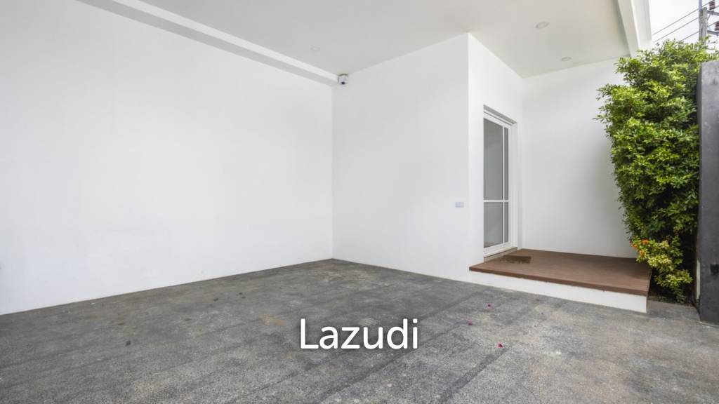 Modern Standalone 3-Bedroom Pool Villa for Sale in Soi Pasak