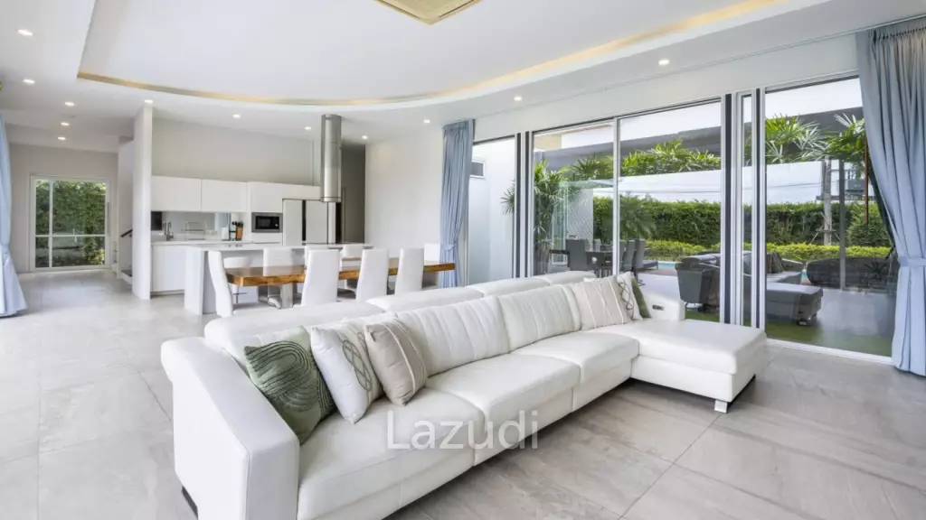 Modern Standalone 3-Bedroom Pool Villa for Sale in Soi Pasak