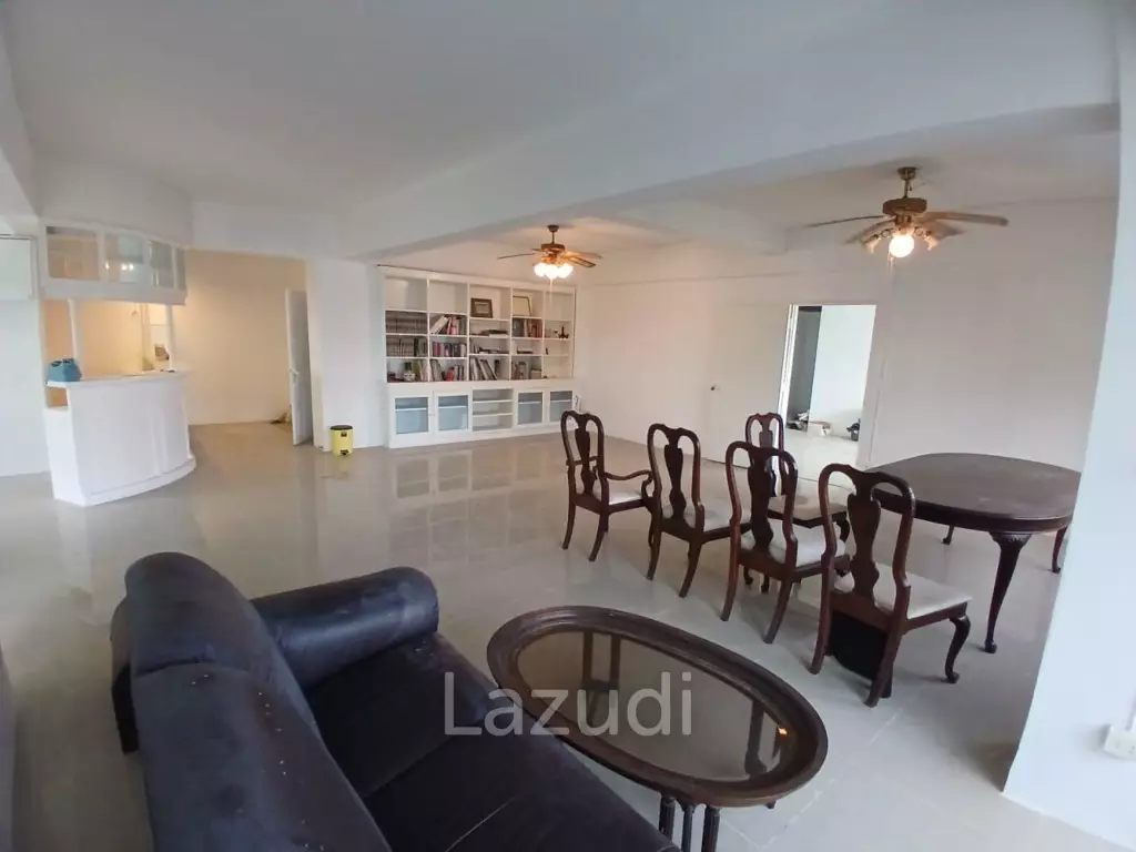 2 Bedrooms 2 Bathrooms 179 SQ.M. Somphong Condotel