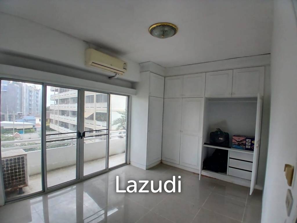2 Bedrooms 2 Bathrooms 179 SQ.M. Somphong Condotel