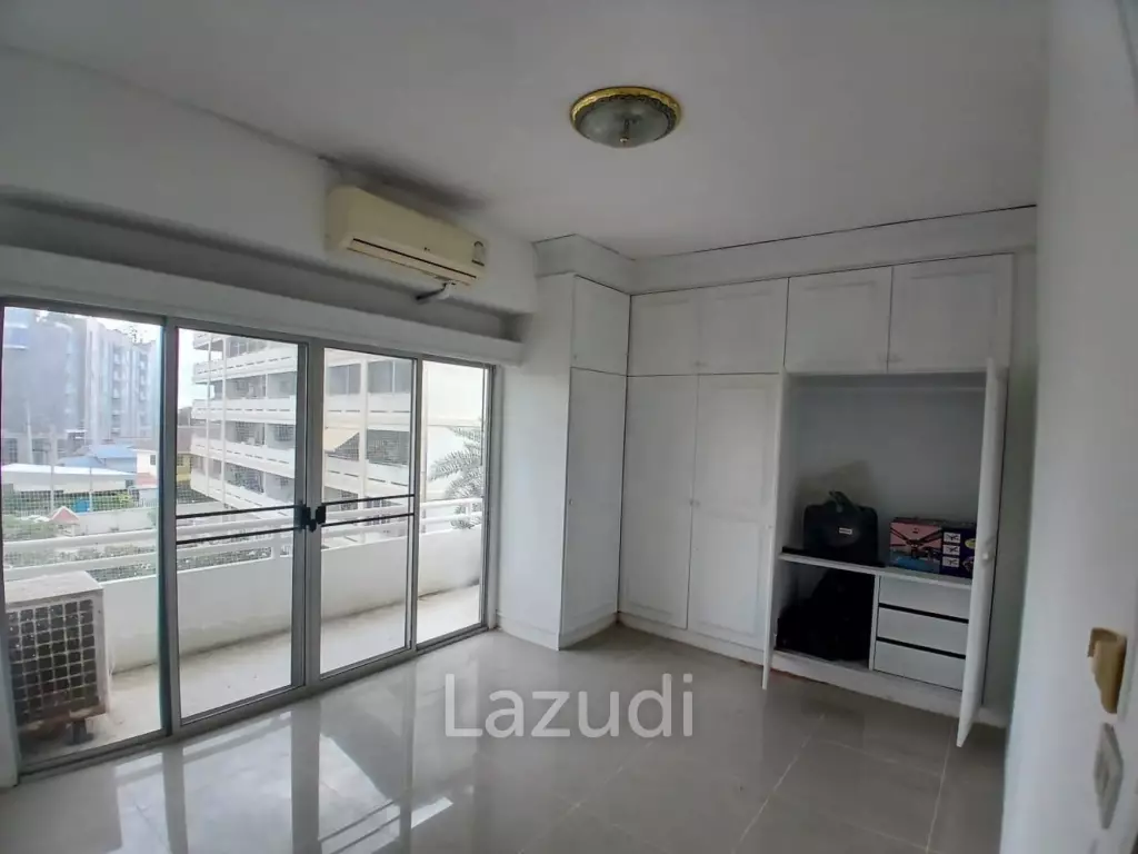 2 Bedrooms 2 Bathrooms 179 SQ.M. Somphong Condotel