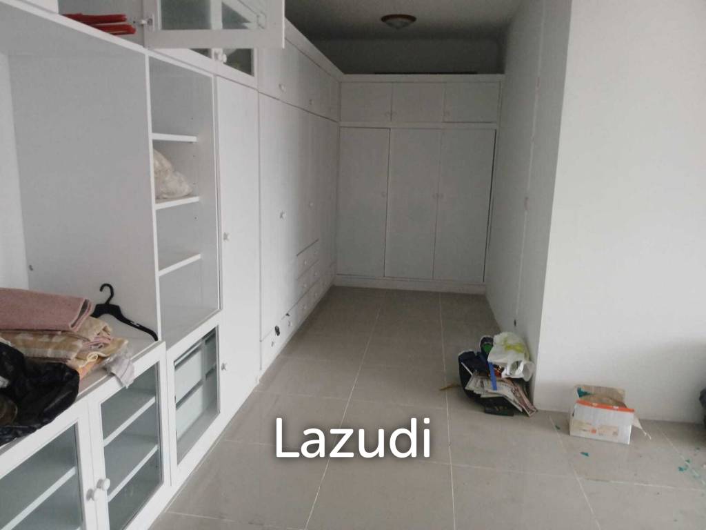 2 Bedrooms 2 Bathrooms 179 SQ.M. Somphong Condotel