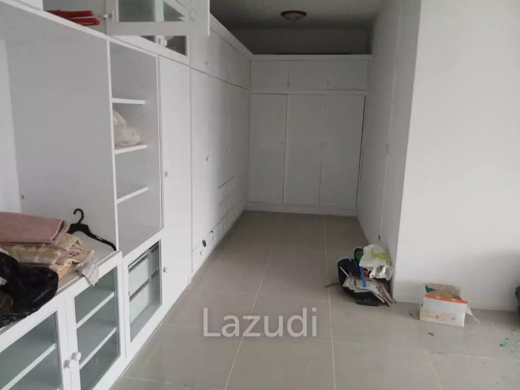 2 Bedrooms 2 Bathrooms 179 SQ.M. Somphong Condotel