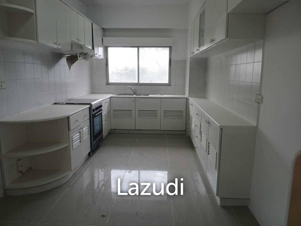 2 Bedrooms 2 Bathrooms 179 SQ.M. Somphong Condotel