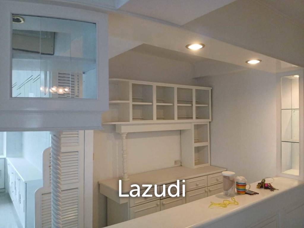 2 Bedrooms 2 Bathrooms 179 SQ.M. Somphong Condotel