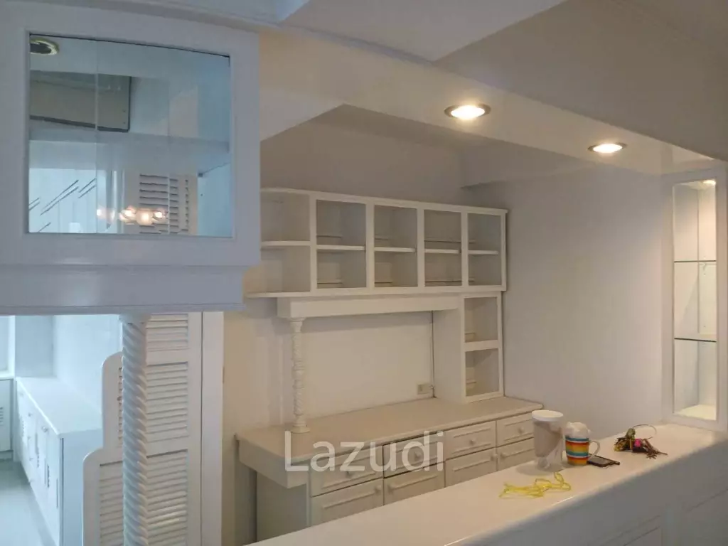 2 Bedrooms 2 Bathrooms 179 SQ.M. Somphong Condotel