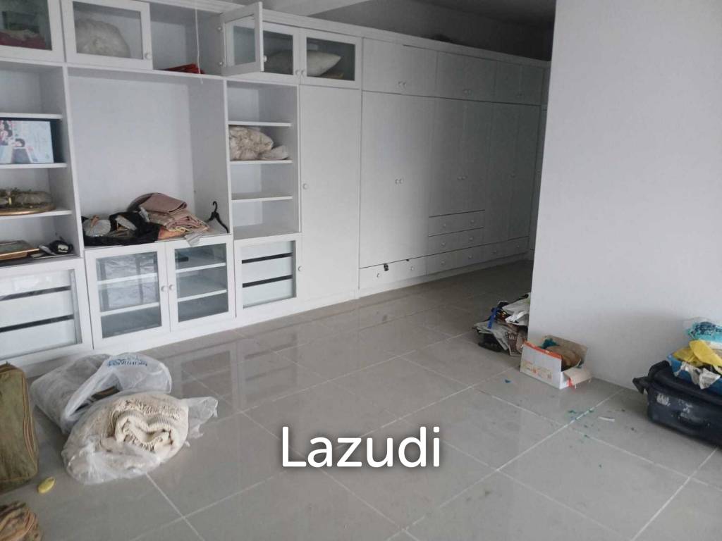 2 Bedrooms 2 Bathrooms 179 SQ.M. Somphong Condotel