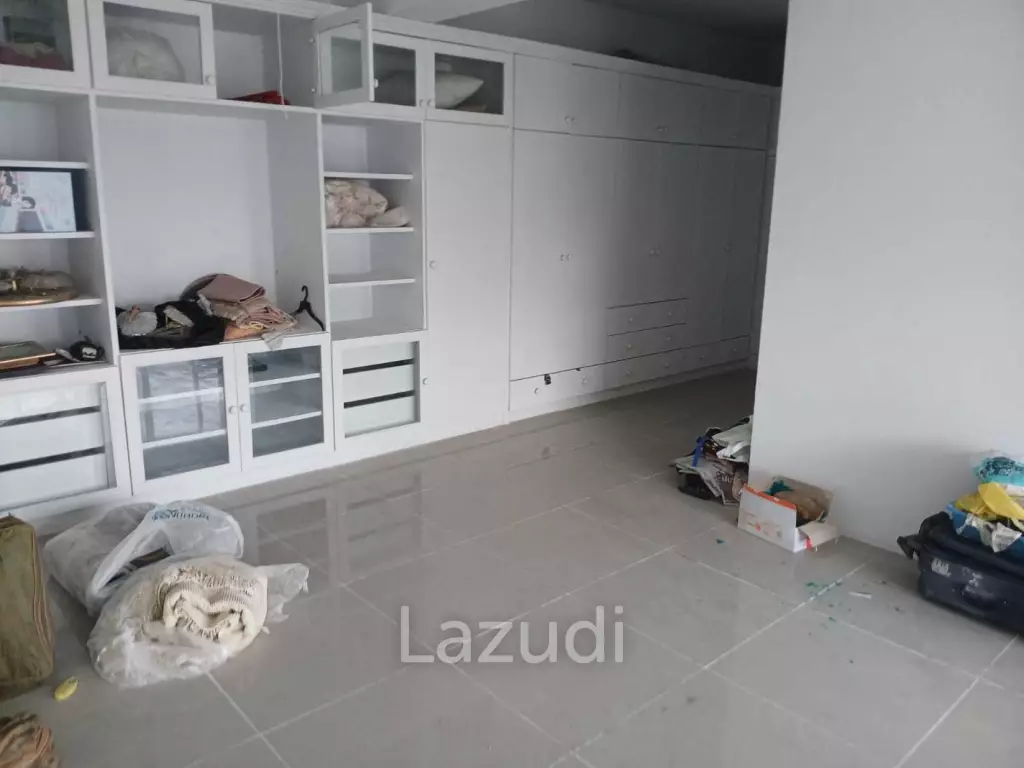 2 Bedrooms 2 Bathrooms 179 SQ.M. Somphong Condotel