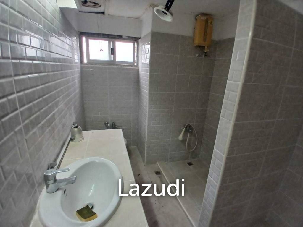2 Bedrooms 2 Bathrooms 179 SQ.M. Somphong Condotel