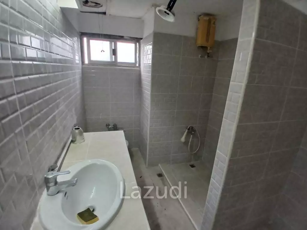 2 Bedrooms 2 Bathrooms 179 SQ.M. Somphong Condotel
