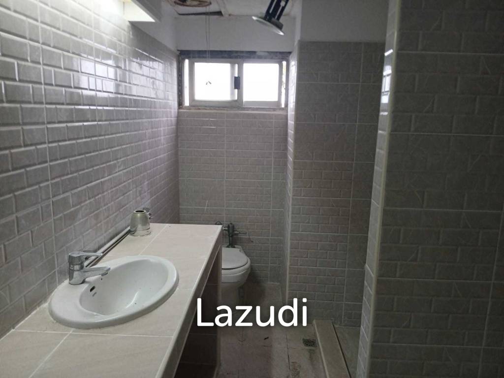 2 Bedrooms 2 Bathrooms 179 SQ.M. Somphong Condotel