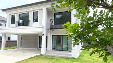 Modern 3-Bedroom Home for Rent with Hillside View Modern 3-Bedroom Home for Rent with Hillside View