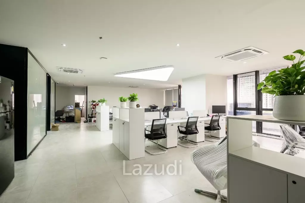 Premium Fully Furnished Office in Huai Khwang
