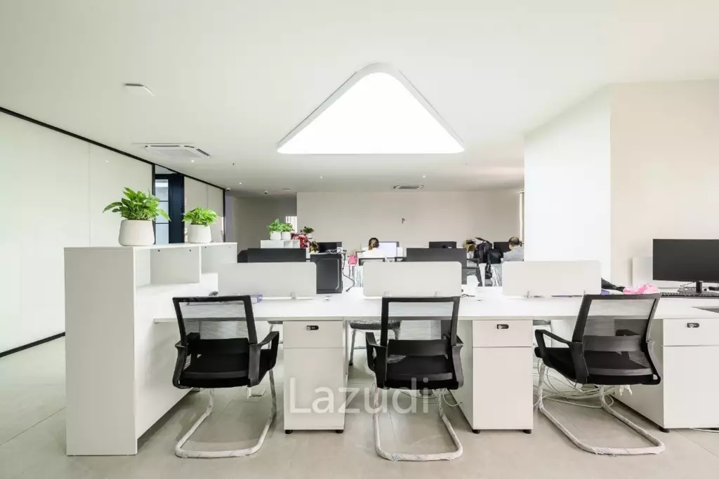 Premium Fully Furnished Office in Huai Khwang