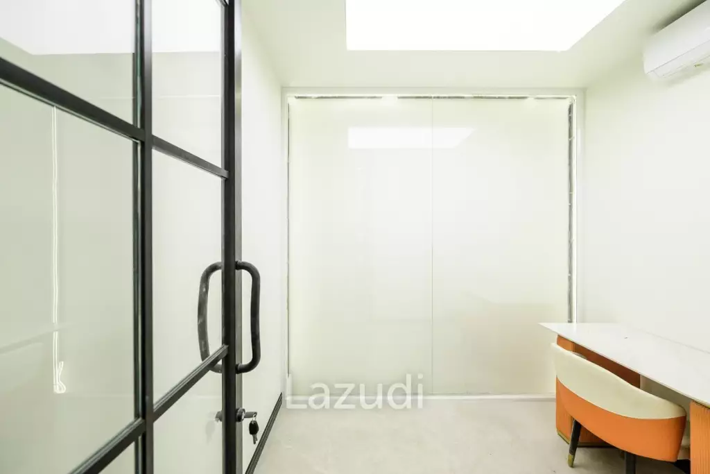 Premium Fully Furnished Office in Huai Khwang