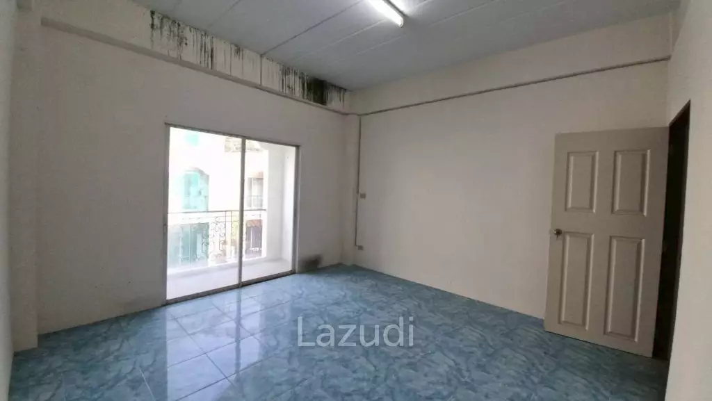 4 Beds 3 Baths 192 SQ.M. Commercial Building