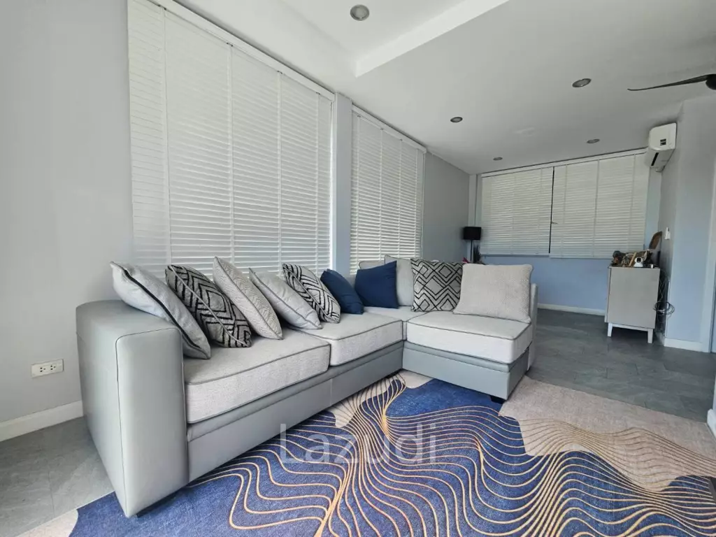 Modern 3 Bed Villa with 1.5 Rai Land  at Pranburi