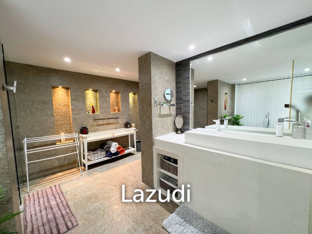 A Luxury 8-Bedroom Residence with Panoramic Sea Views in Bang Por