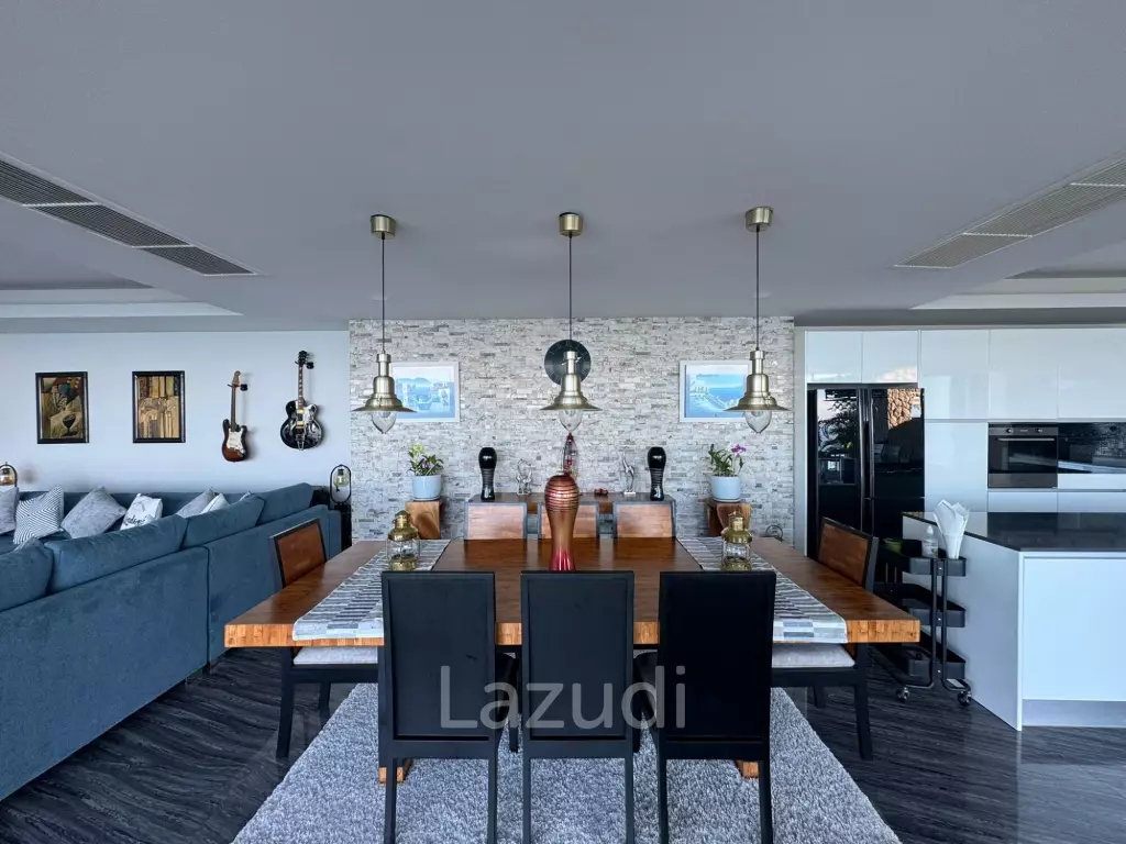 A Luxury 8-Bedroom Residence with Panoramic Sea Views in Bang Por