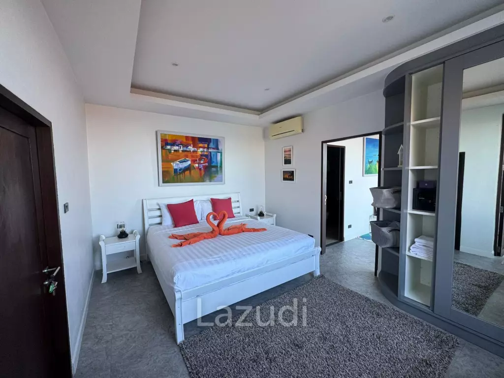 A Luxury 8-Bedroom Residence with Panoramic Sea Views in Bang Por