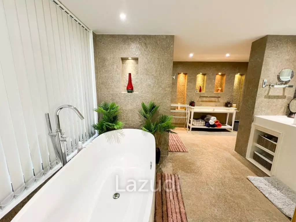 A Luxury 8-Bedroom Residence with Panoramic Sea Views in Bang Por