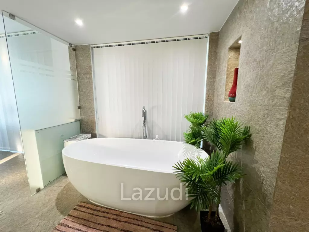A Luxury 8-Bedroom Residence with Panoramic Sea Views in Bang Por