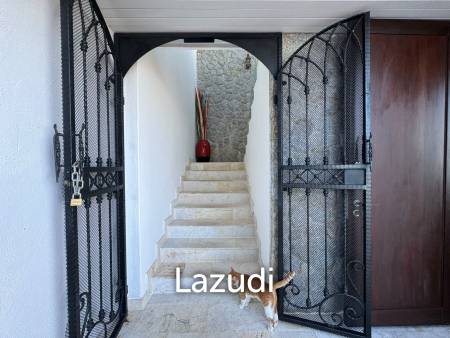 A Luxury 8-Bedroom Residence with Panoramic Sea Views in Bang Por